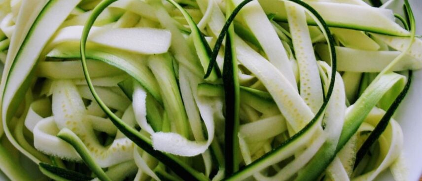 Courgette schillen